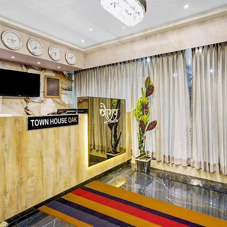 Townhouse Oak Hotel Vaibhav Surat Exterior foto